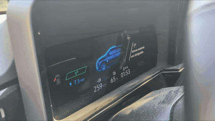 Tableau de bord de la R5 pendant la recharge